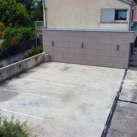 Moutte سا سيرْ سور مير